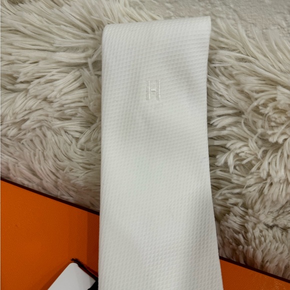 Hermes White Tie with Box - Picture 3 of 7